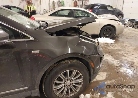 2017 Cadillac Xt5 Luxury z USA, uszkodzony, nr VIN 1GYKNDRS5HZ112302